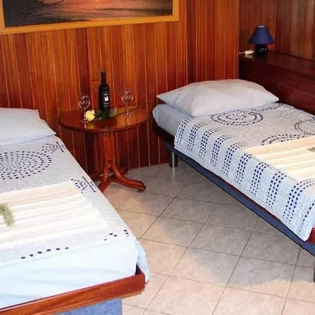 By The Sea Brela, Makarska - 25110 Apartment